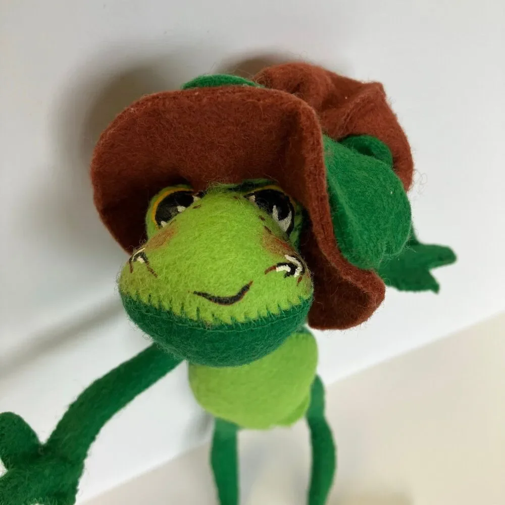 Vintage 1999 Annalee St. Patrick’s Day Lucky Leaper Green Frog